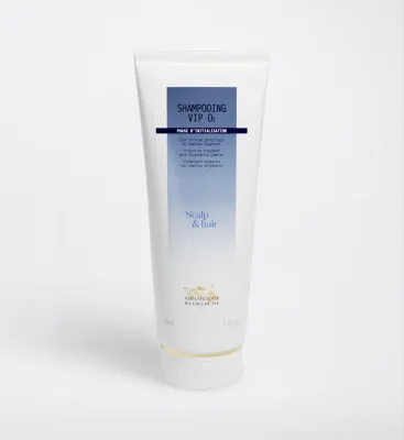 SHAMPOOING TRAITANT VIP O2 250 ml/ Оксигенирующий очищающий шампунь-уход для волос 250 ml