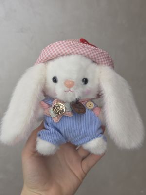 Игрушка-брелок Зайка в шапочке